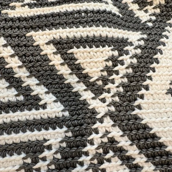 The Sak Black and White Geometric Shoulder Bag - Picture 2 of 8